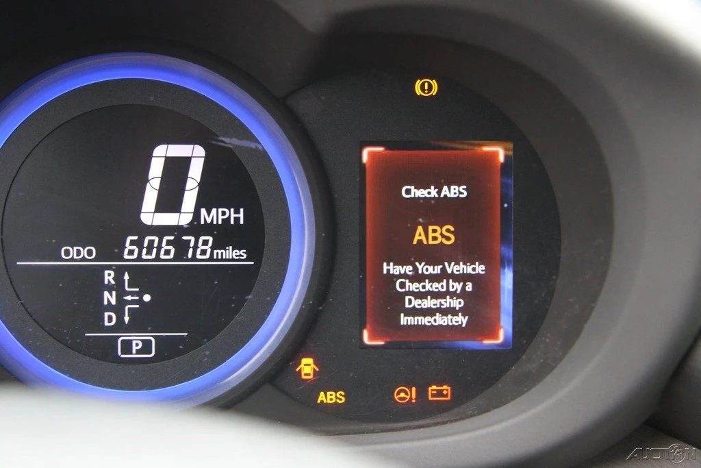 2014 Toyota RAV4 4th Gen - Image 16 of 21