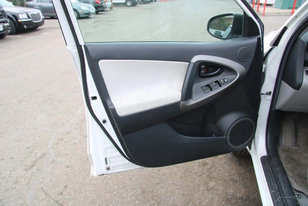 2014 Toyota RAV4 4th Gen - Image 11 of 21