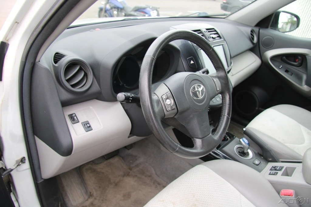 2014 Toyota RAV4 4th Gen - Image 13 of 21