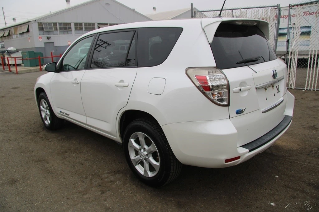2014 Toyota RAV4 4th Gen - Image 4 of 21