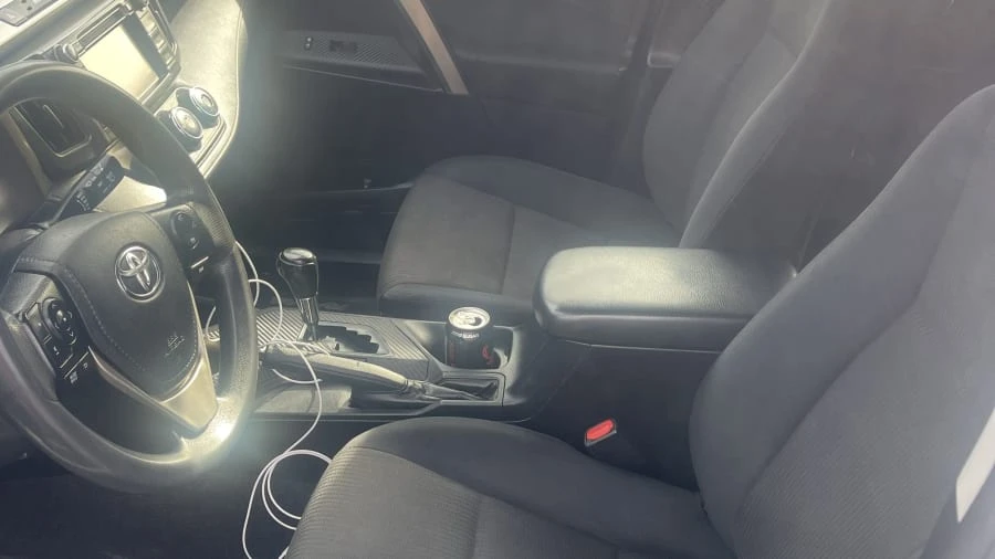 2014 Toyota RAV4 4th Gen - Image 10 of 17
