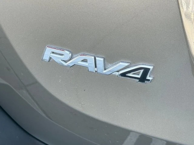 2014 Toyota RAV4 4th Gen - Image 13 of 21