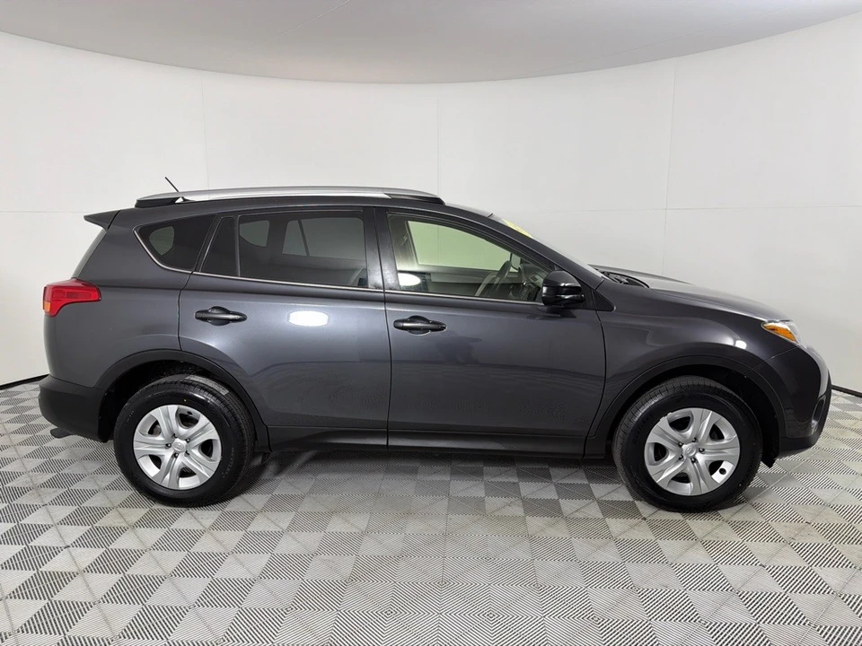 2014 Toyota RAV4 4th Gen - Image 4 of 12