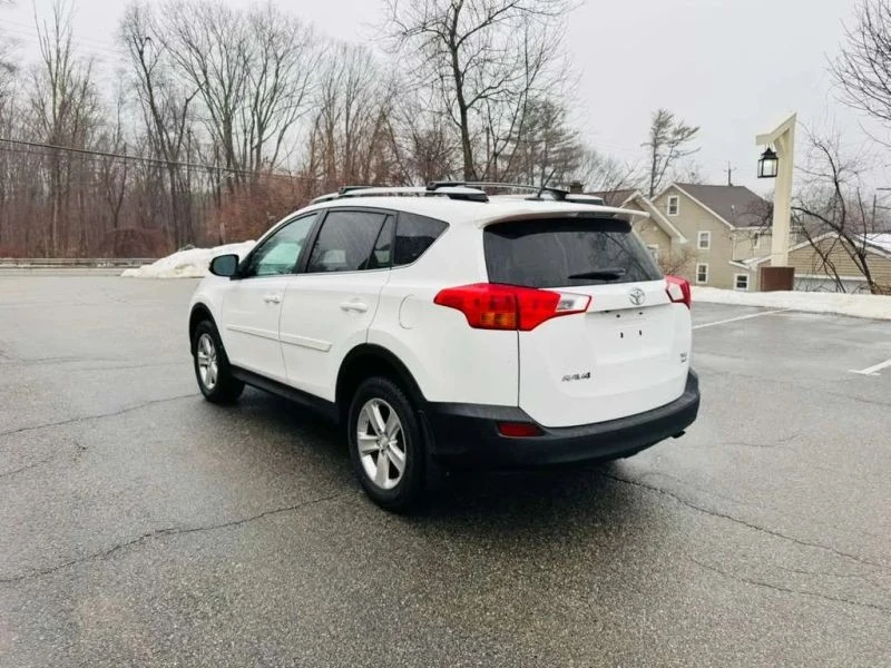 2014 Toyota RAV4 4th Gen - Image 5 of 12