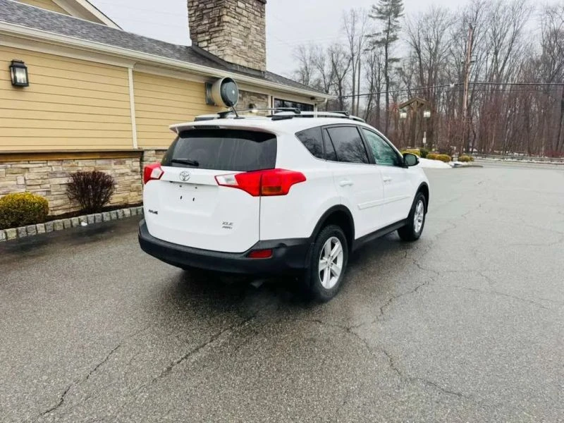 2014 Toyota RAV4 4th Gen - Image 4 of 12