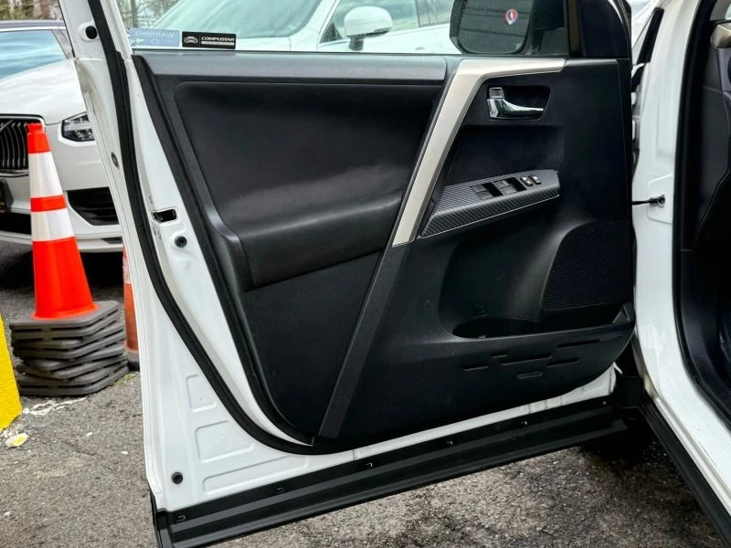 2014 Toyota RAV4 4th Gen - Image 7 of 12
