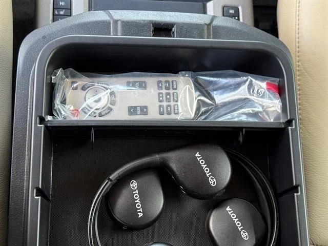 2014 Toyota Sequoia 2nd Gen - Image 10 of 11