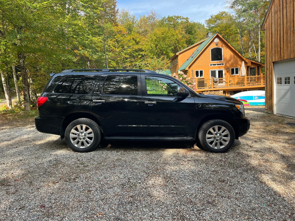 2014 Toyota Sequoia 2nd Gen - Image 17 of 31