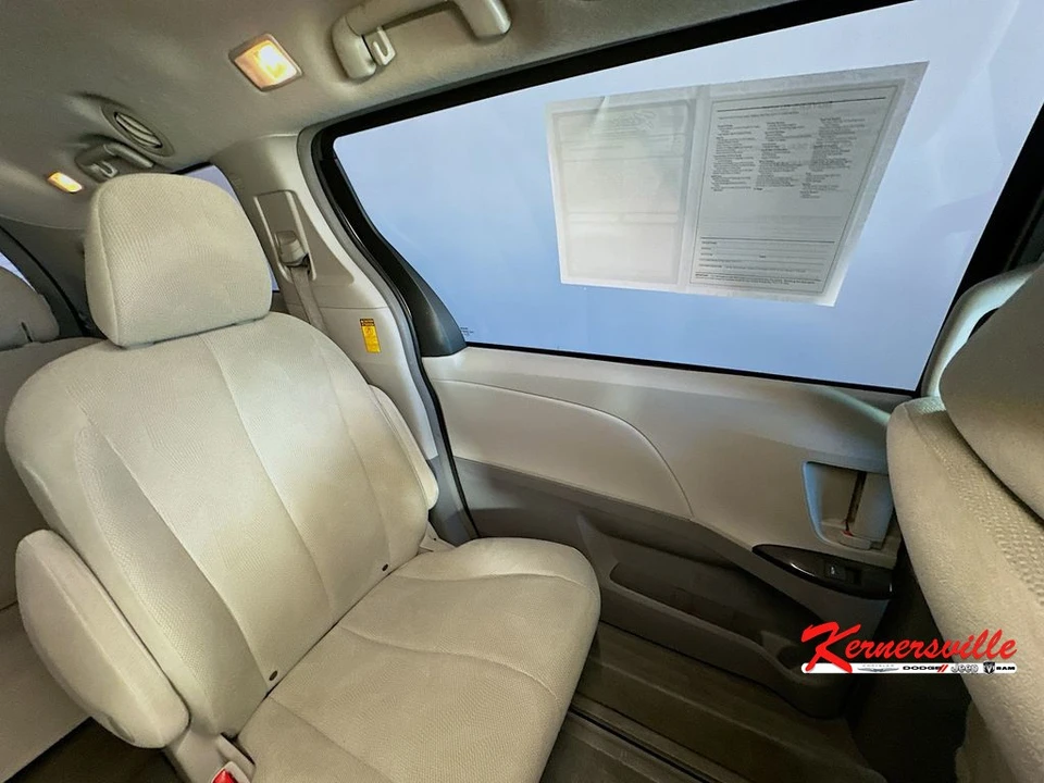 2014 Toyota Sienna 3rd Gen - Image 14 of 21
