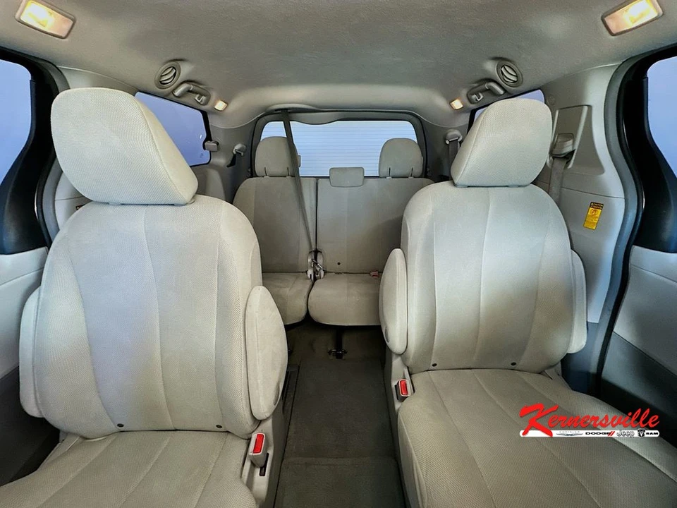 2014 Toyota Sienna 3rd Gen - Image 13 of 21