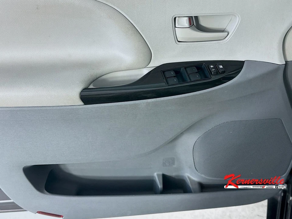 2014 Toyota Sienna 3rd Gen - Image 21 of 21