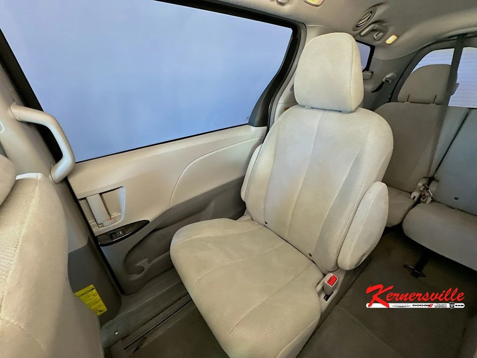 2014 Toyota Sienna 3rd Gen - Image 12 of 21