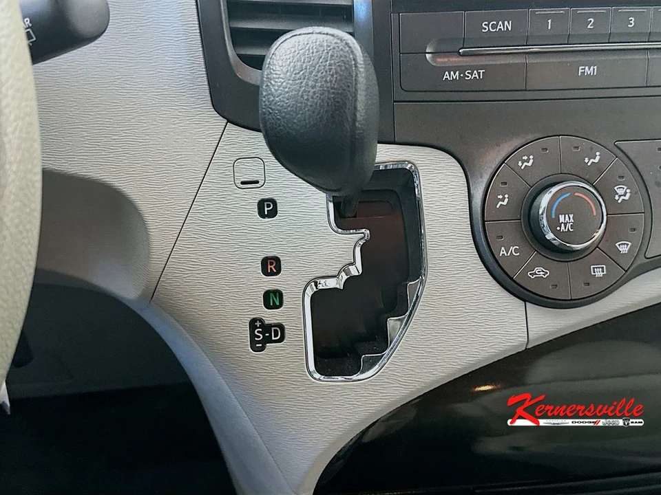 2014 Toyota Sienna 3rd Gen - Image 16 of 21