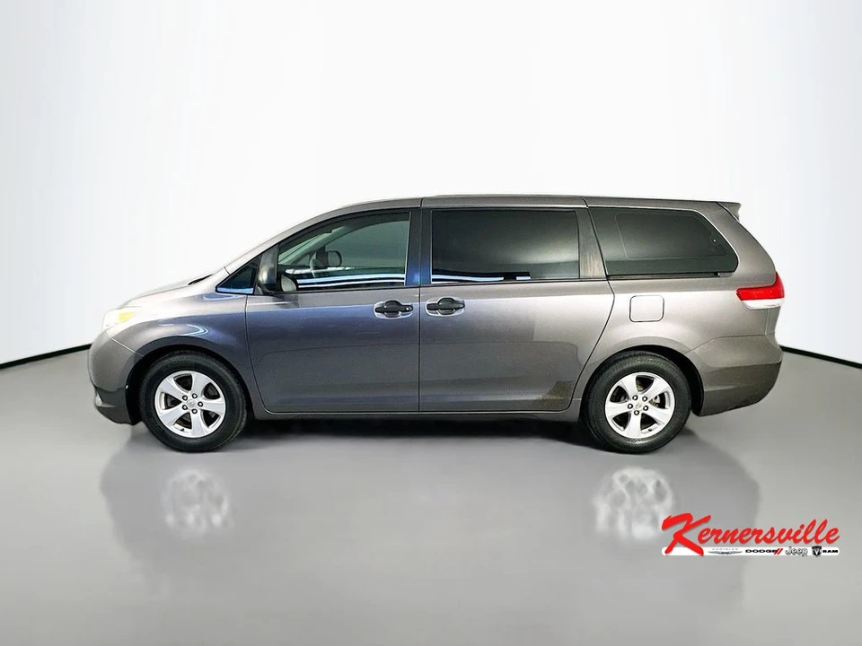 2014 Toyota Sienna 3rd Gen - Image 4 of 21