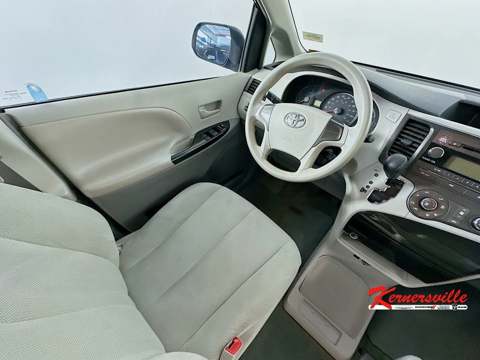 2014 Toyota Sienna 3rd Gen - Image 9 of 21