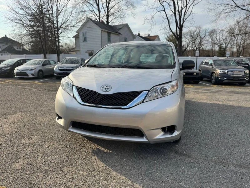 2014 Toyota Sienna 2nd Gen - Image 2 of 12