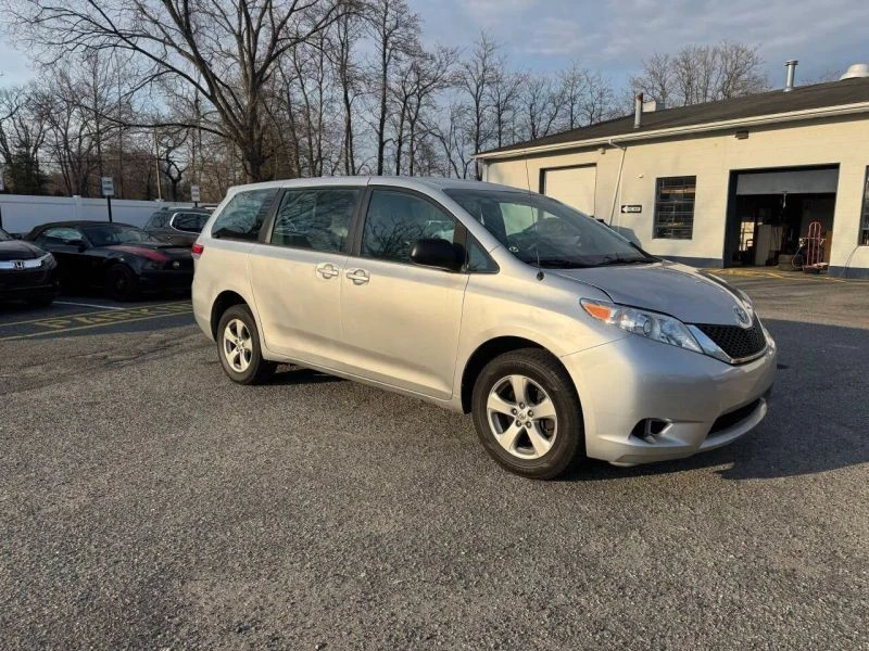 2014 Toyota Sienna 2nd Gen - Image 6 of 12