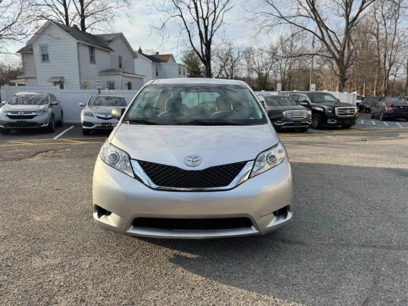 2014 Toyota Sienna 2nd Gen - Image 3 of 12