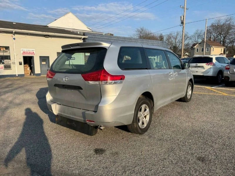 2014 Toyota Sienna 2nd Gen - Image 11 of 12