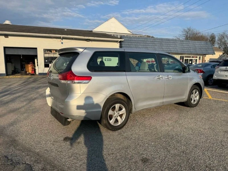 2014 Toyota Sienna 2nd Gen - Image 10 of 12