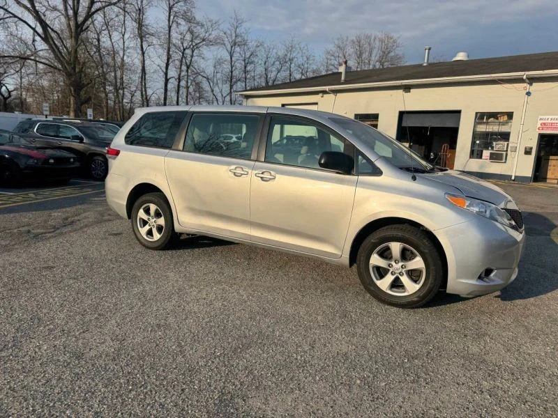 2014 Toyota Sienna 2nd Gen - Image 7 of 12