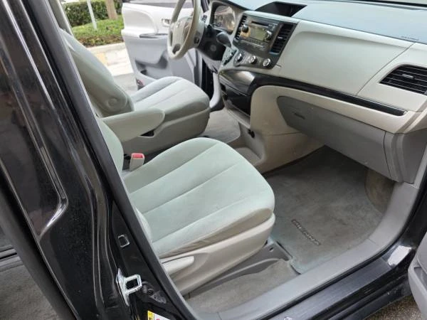 2014 Toyota Sienna 2nd Gen - Image 7 of 10