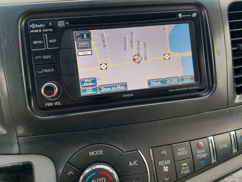 2014 Toyota Sienna 3rd Gen - Image 10 of 12