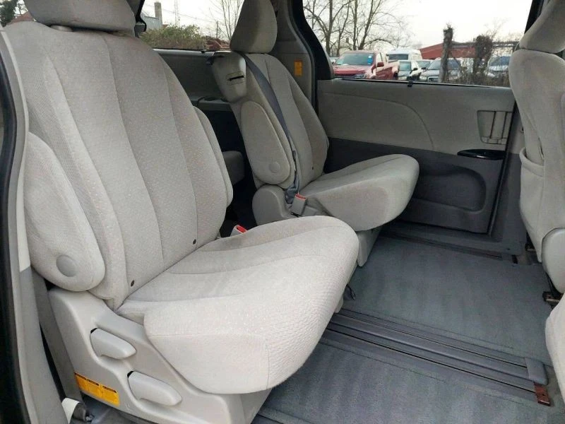 2014 Toyota Sienna 3rd Gen - Image 6 of 12