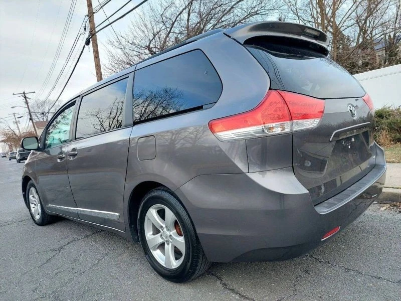 2014 Toyota Sienna 3rd Gen - Image 11 of 12