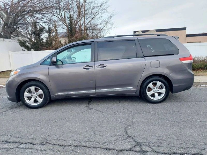 2014 Toyota Sienna 3rd Gen - Image 8 of 12