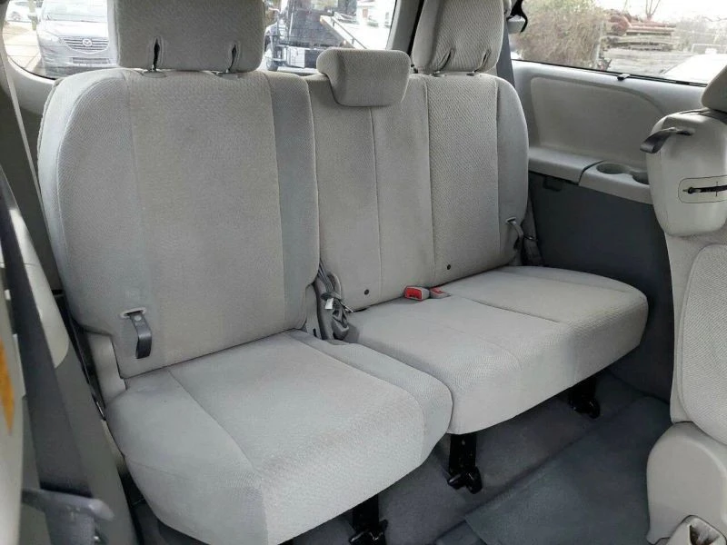 2014 Toyota Sienna 3rd Gen - Image 7 of 12