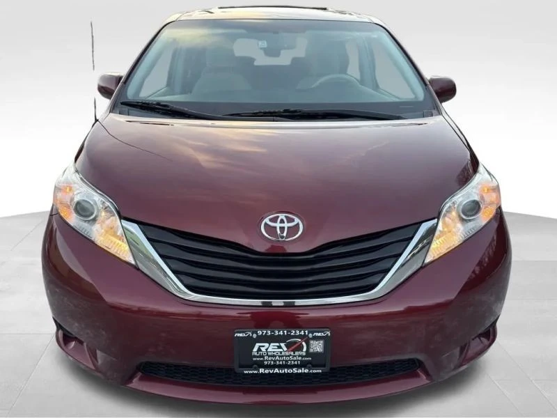 2014 Toyota Sienna 3rd Gen - Image 8 of 12