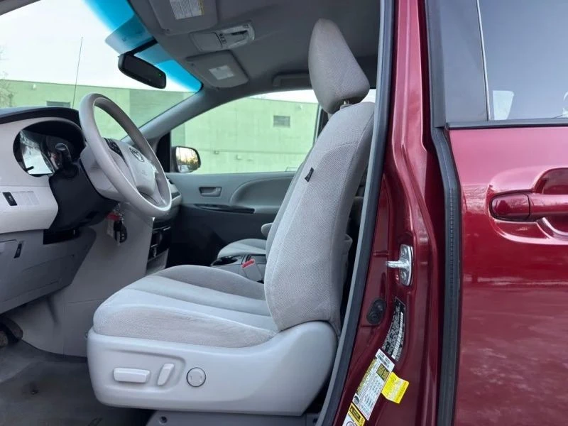 2014 Toyota Sienna 3rd Gen - Image 12 of 12