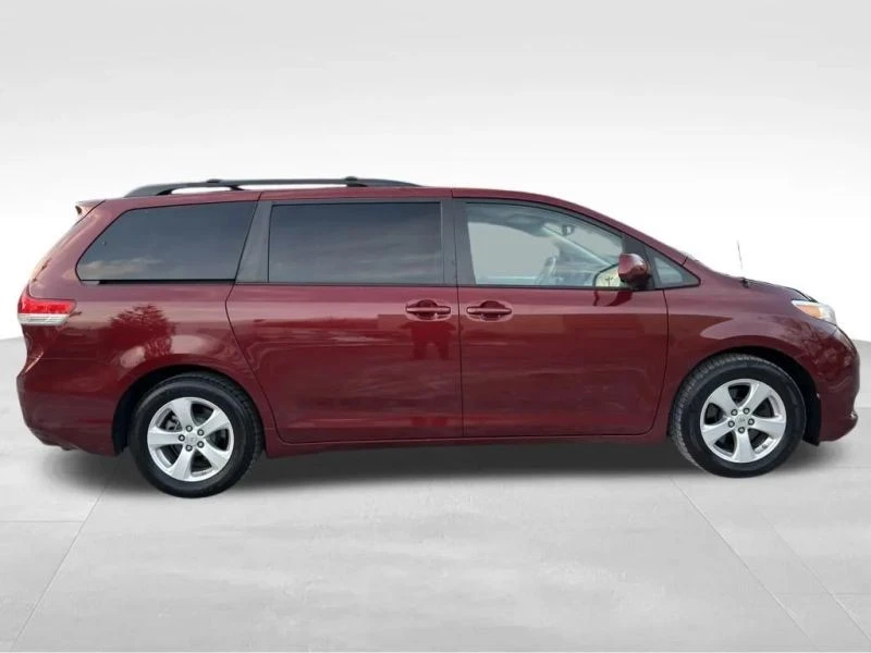 2014 Toyota Sienna 2nd Gen - Image 8 of 12