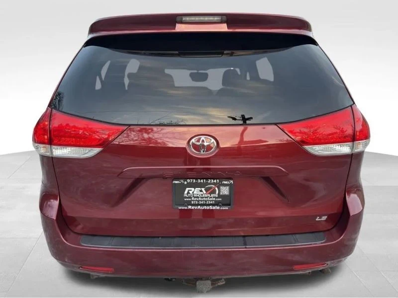 2014 Toyota Sienna 3rd Gen - Image 4 of 12