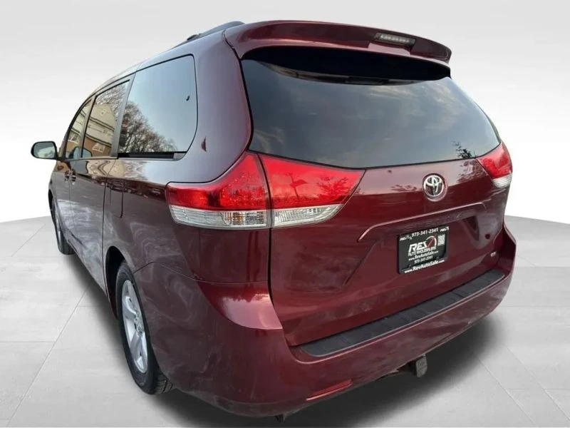 2014 Toyota Sienna 3rd Gen - Image 3 of 12
