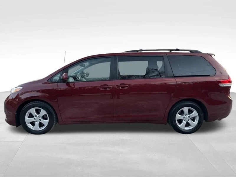 2014 Toyota Sienna 3rd Gen - Image 2 of 12