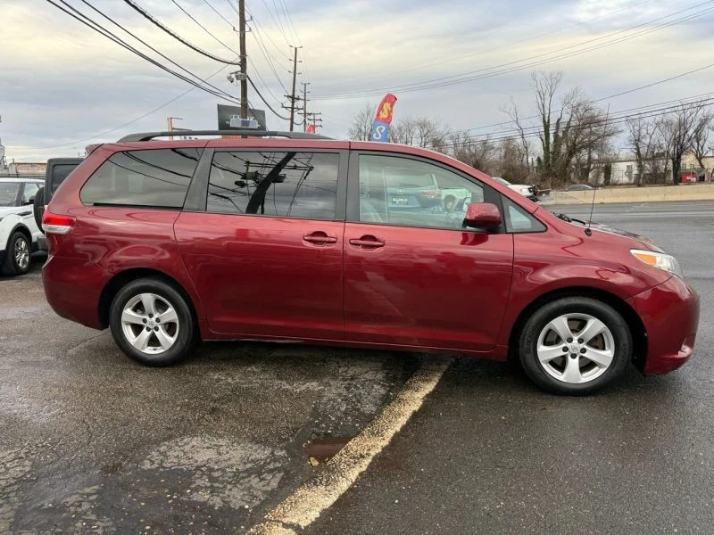 2014 Toyota Sienna 2nd Gen - Image 4 of 12