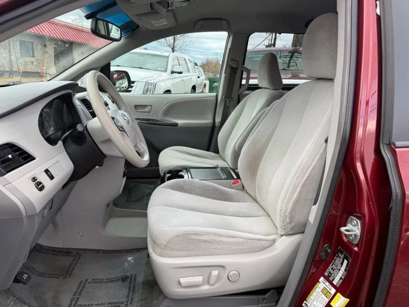 2014 Toyota Sienna 2nd Gen - Image 9 of 12
