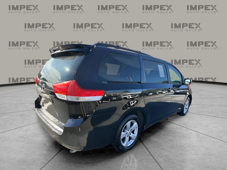 2014 Toyota Sienna 3rd Gen - Image 5 of 12