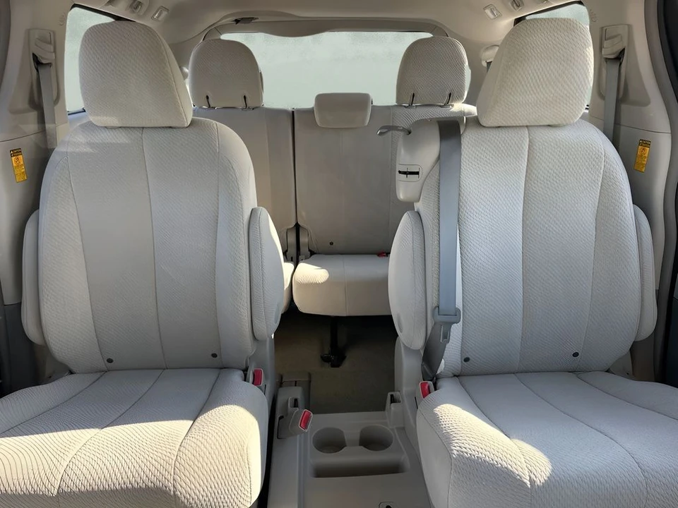 2014 Toyota Sienna 3rd Gen - Image 11 of 12