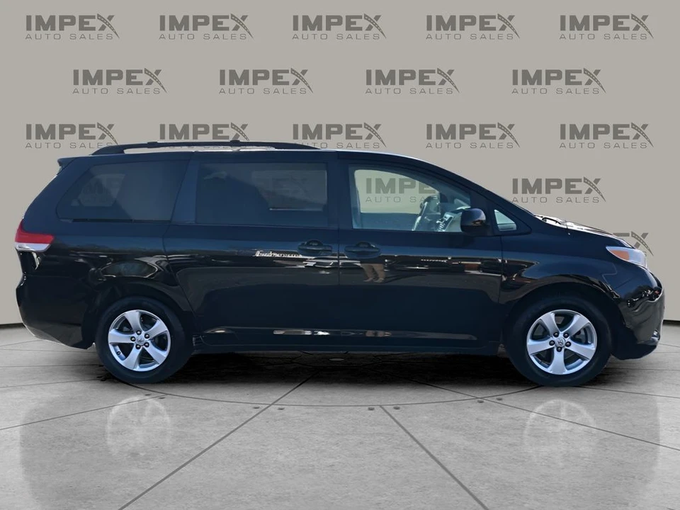2014 Toyota Sienna 3rd Gen - Image 6 of 12