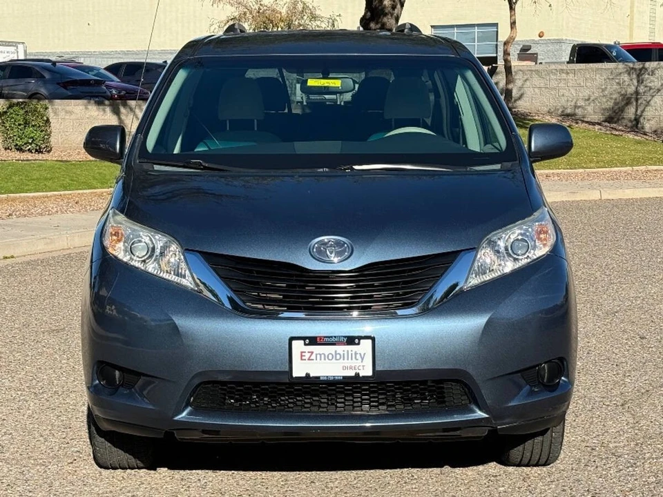 2014 Toyota Sienna 3rd Gen - Image 10 of 14