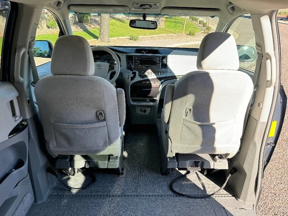 2014 Toyota Sienna 3rd Gen - Image 8 of 14