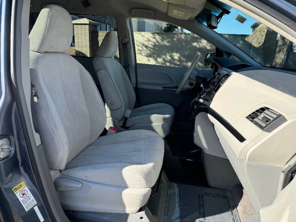 2014 Toyota Sienna 3rd Gen - Image 6 of 14