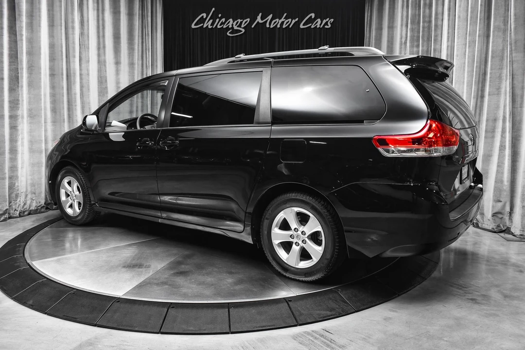 2014 Toyota Sienna 3rd Gen - Image 3 of 12