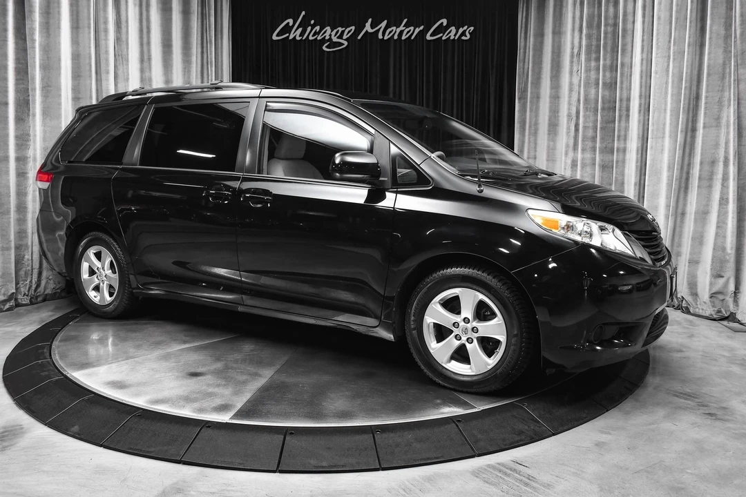 2014 Toyota Sienna 3rd Gen - Image 6 of 12