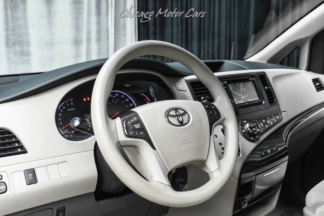 2014 Toyota Sienna 3rd Gen - Image 9 of 12