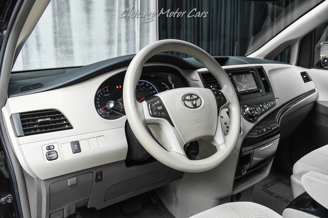 2014 Toyota Sienna 3rd Gen - Image 8 of 12