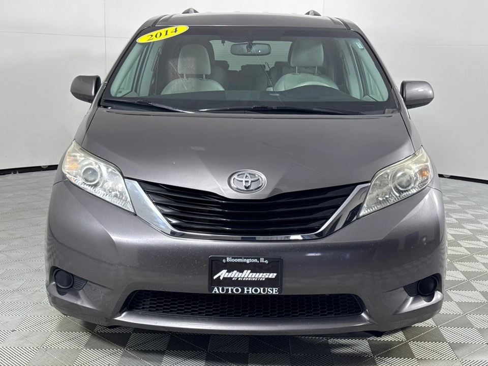 2014 Toyota Sienna 3rd Gen - Image 9 of 12